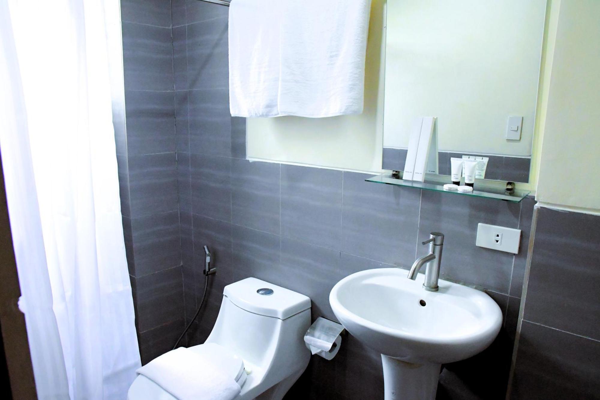 Arzo Hotel Makati Μακάτι Εξωτερικό φωτογραφία